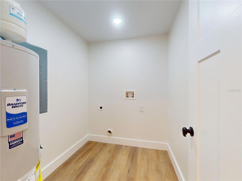 Spacious, unfurnished interior of a new home in , Deltona (Image 38).