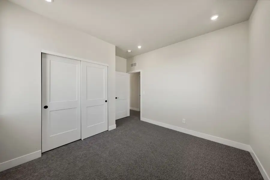 Spacious, unfurnished interior of a new home in Trumark Homes at Sterling Ranch, Littleton (Image 25).
