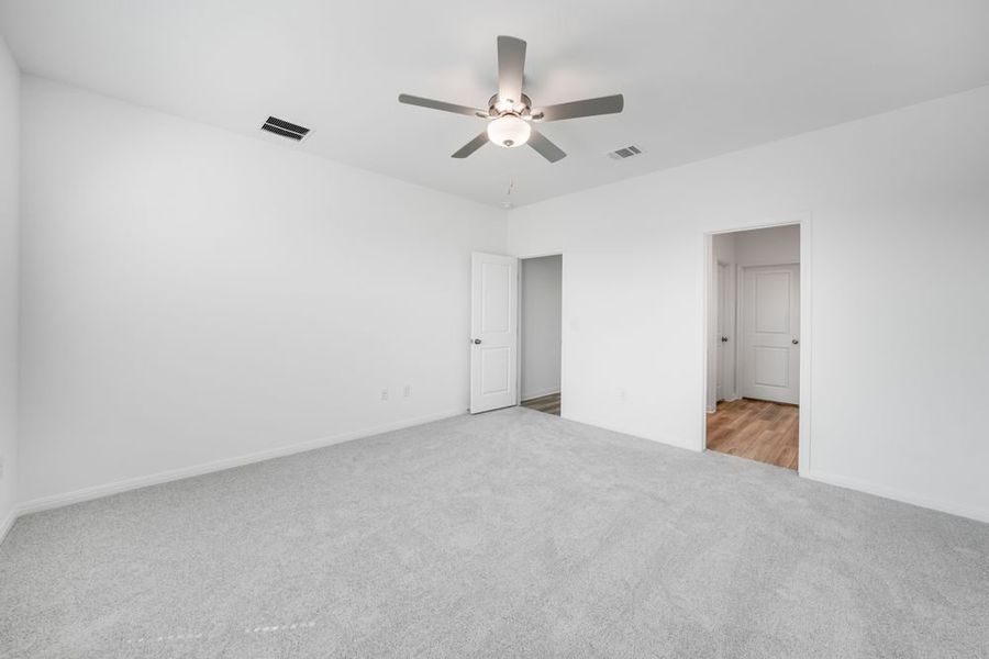 Spacious, unfurnished interior of a new home in Longview 40s, Del Valle (Image 27).
