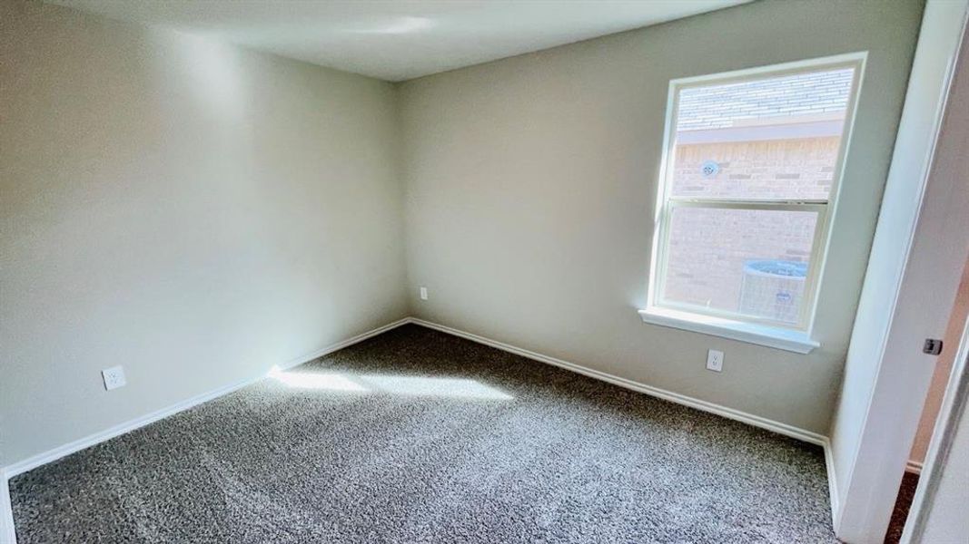 Spacious, unfurnished interior of a new home in Sunnycreek, Fort Worth (Image 15).