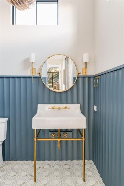 Furnished interior view inside a new home in , Dallas (Image 9).