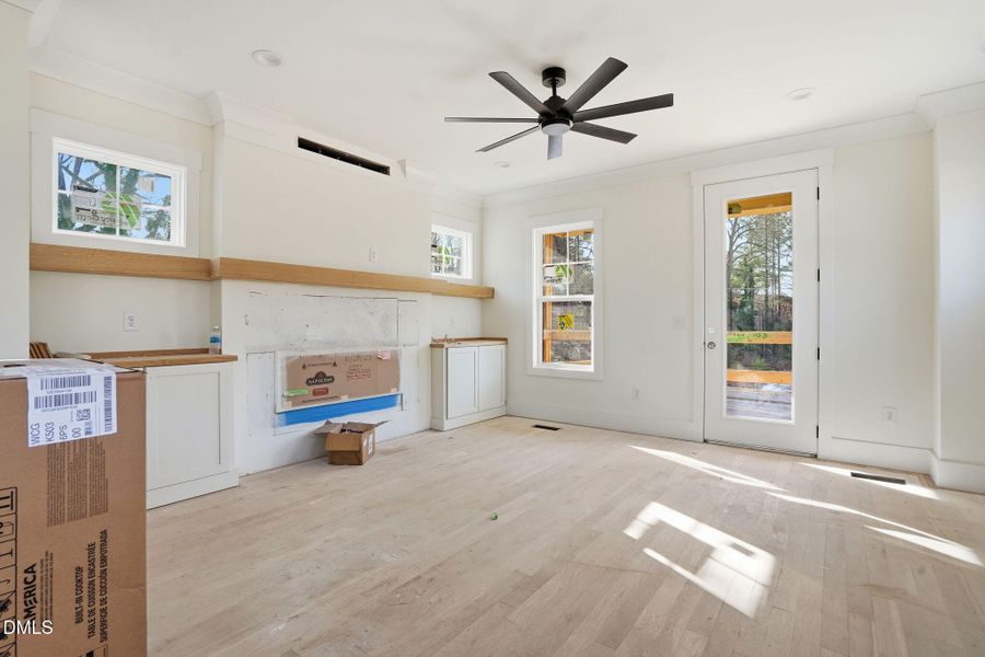 7-web-or-mls-508 W Chatham St-24