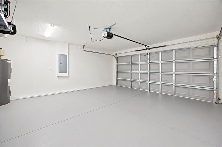 Spacious, unfurnished interior of a new home in , Ocala (Image 18).
