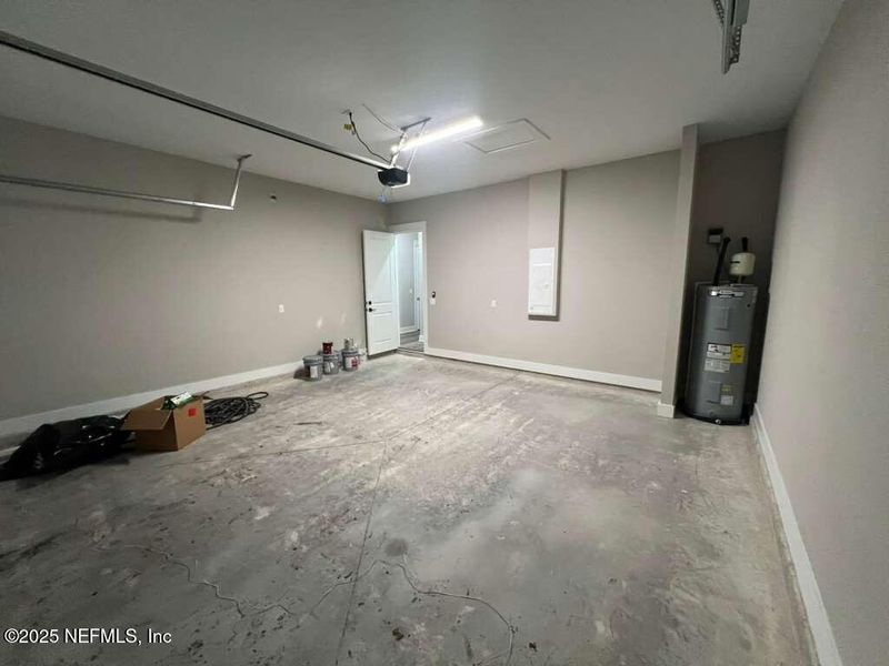 Spacious, unfurnished interior of a new home in , Jacksonville (Image 33).