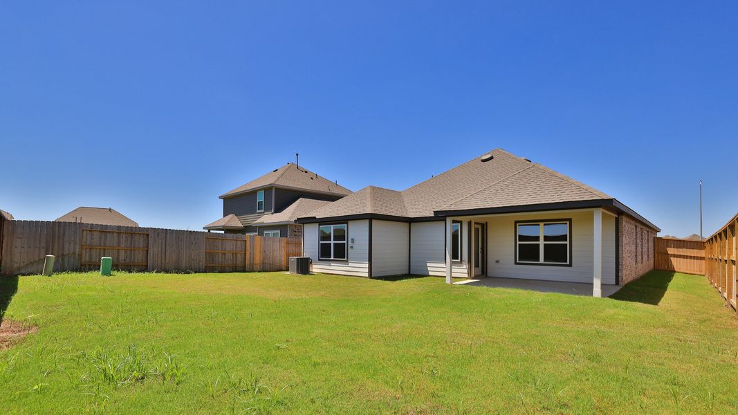 Exterior details and patio area of a home in Oakwood Estates, Waller (Image 4).