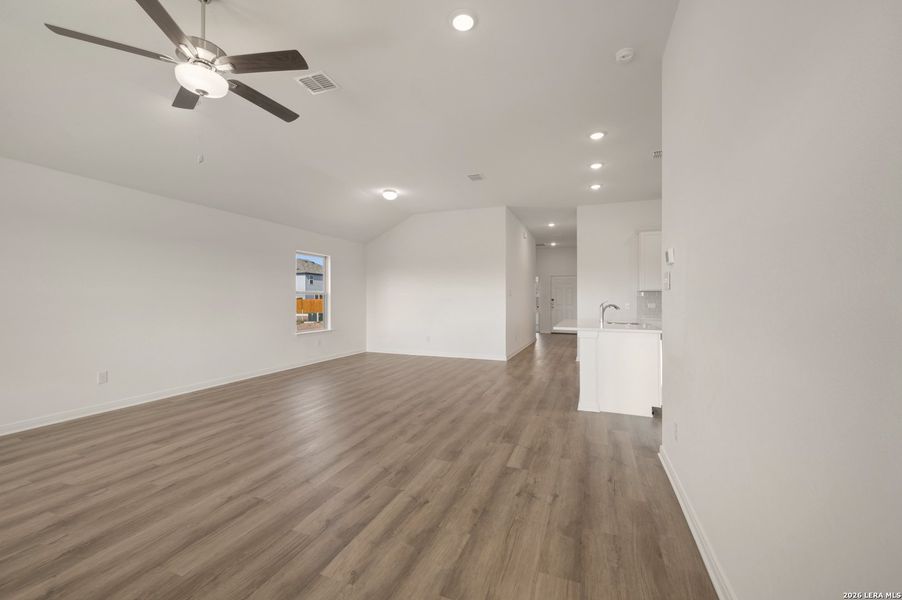 Spacious, unfurnished interior of a new home in Meadows at Clear Springs, New Braunfels (Image 32).