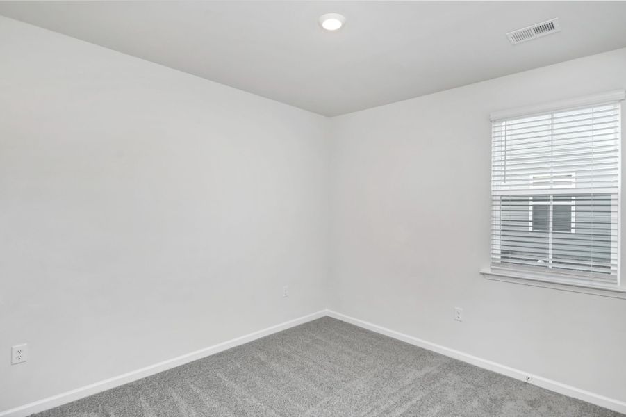 Spacious, unfurnished interior of a new home in Mulberry Landing, Orangeburg (Image 19).