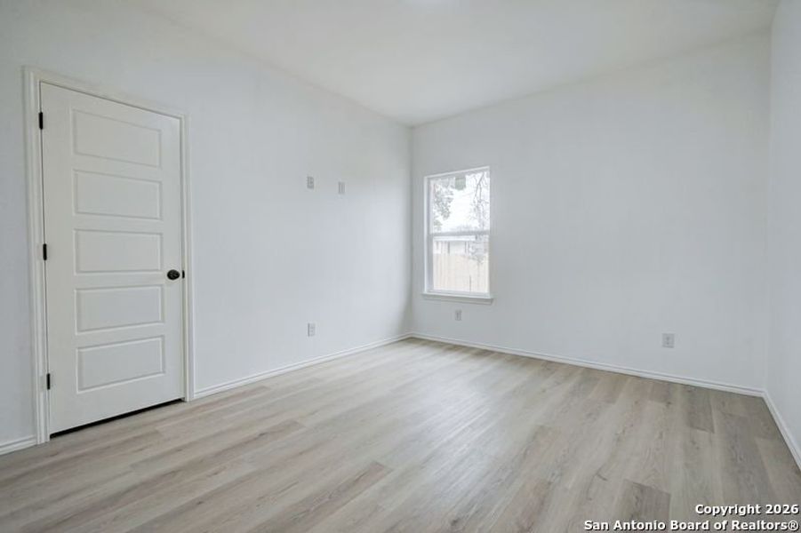 Spacious, unfurnished interior of a new home in , San Antonio (Image 23).