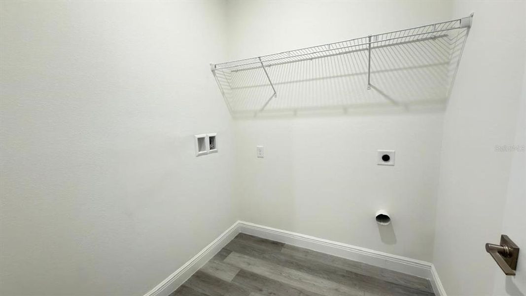 Spacious, unfurnished interior of a new home in , Citrus Springs (Image 30).