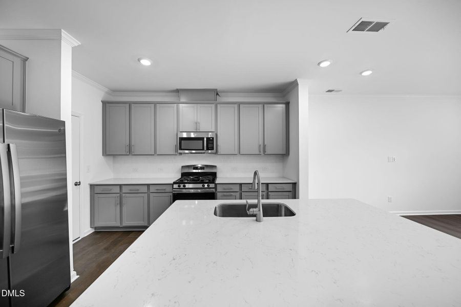 SUN_Everlee_Pic_CarsonII_QMI_260_Kitchen