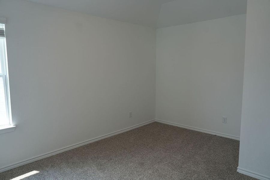 Spacious, unfurnished interior of a new home in , Conroe (Image 25).
