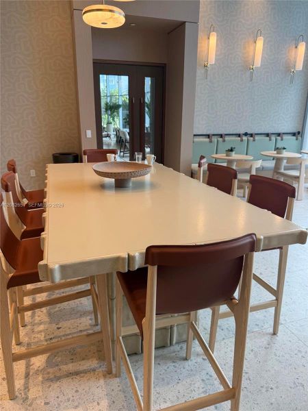 Community amenities in , North Miami (Image 46).