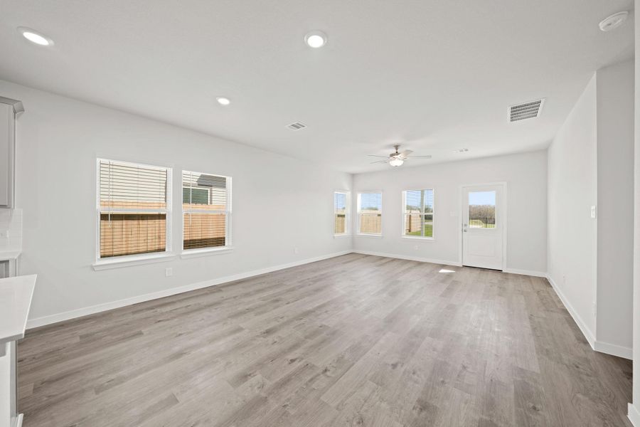 Spacious, unfurnished interior of a new home in Paloma at Sanford Farms, Waller (Image 21). Spacious, unfurnished interior of a new home in Paloma at Sanford Farms, Waller (Image 21).