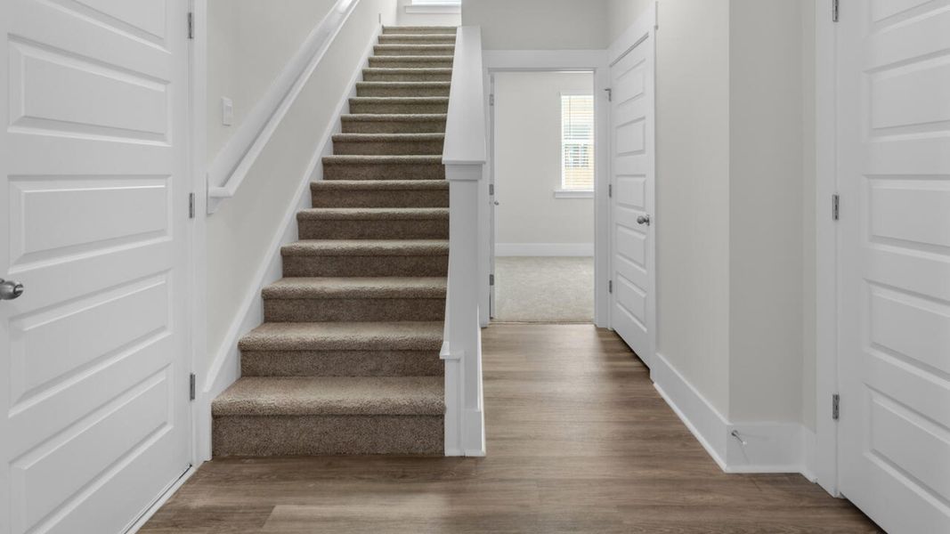 Spacious, unfurnished interior of a new home in Rolling Hills, Bolivia (Image 28).