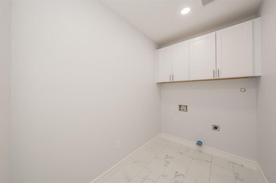 Spacious, unfurnished interior of a new home in , Dallas (Image 31). Spacious, unfurnished interior of a new home in , Dallas (Image 31).