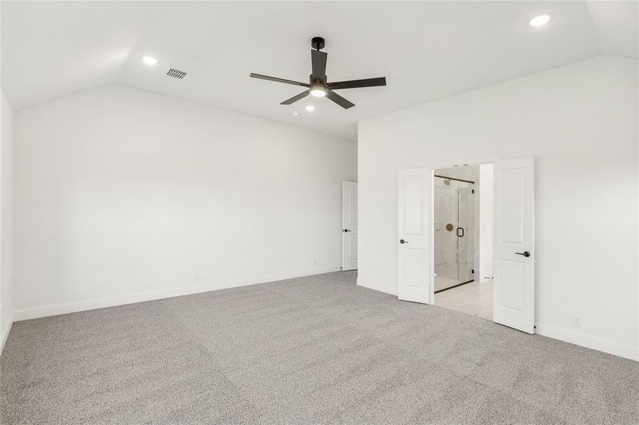 Spacious, unfurnished interior of a new home in Wildflower Ranch 60-65, Fort Worth (Image 31). Spacious, unfurnished interior of a new home in Wildflower Ranch 60-65, Fort Worth (Image 31).