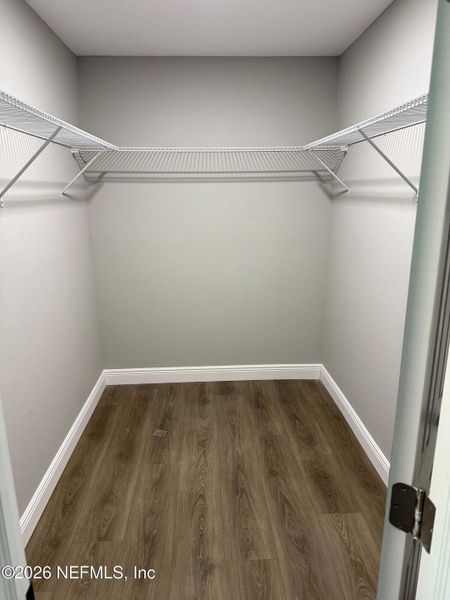 Spacious, unfurnished interior of a new home in , Jacksonville (Image 9).