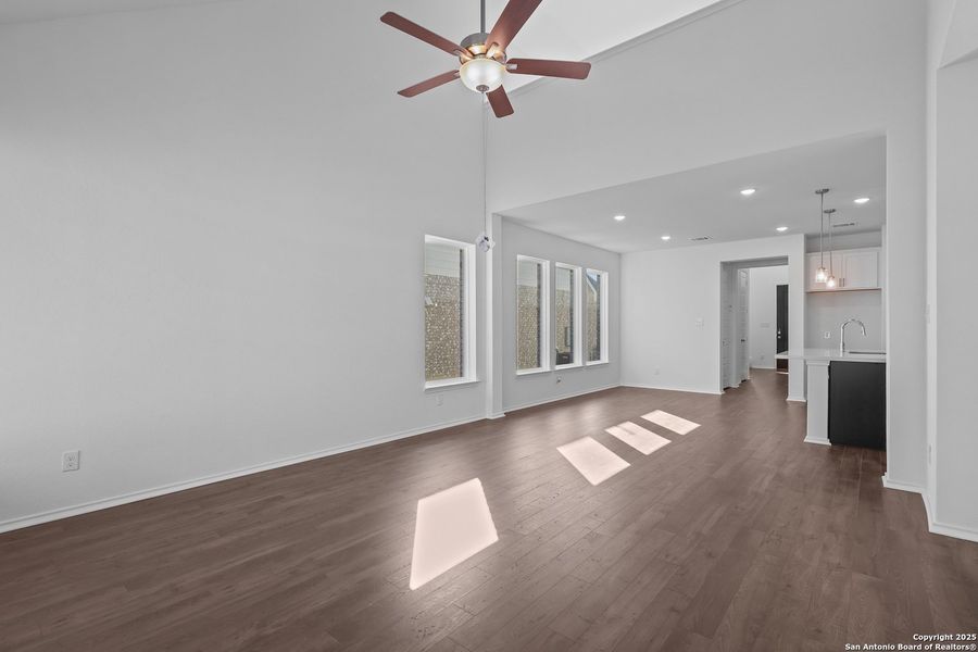 Spacious, unfurnished interior of a new home in Davis Ranch, San Antonio (Image 25).