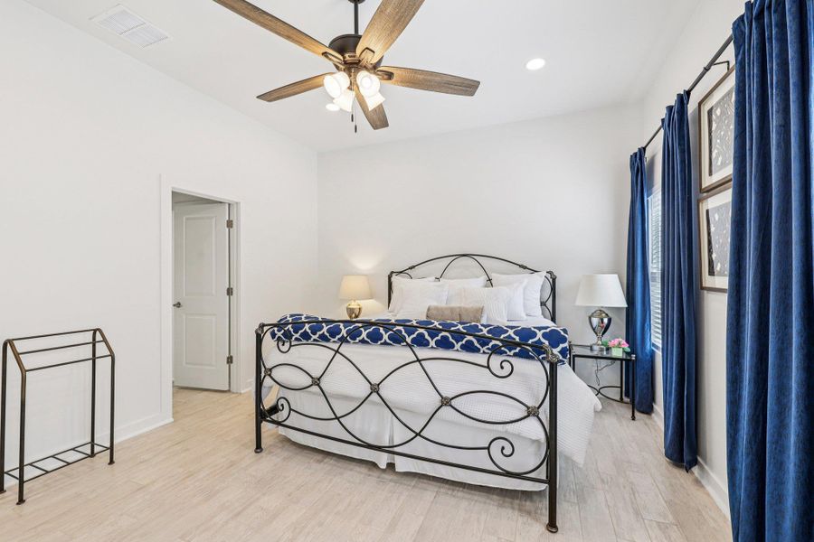 Furnished interior view inside a new home in , Wimberley (Image 12).