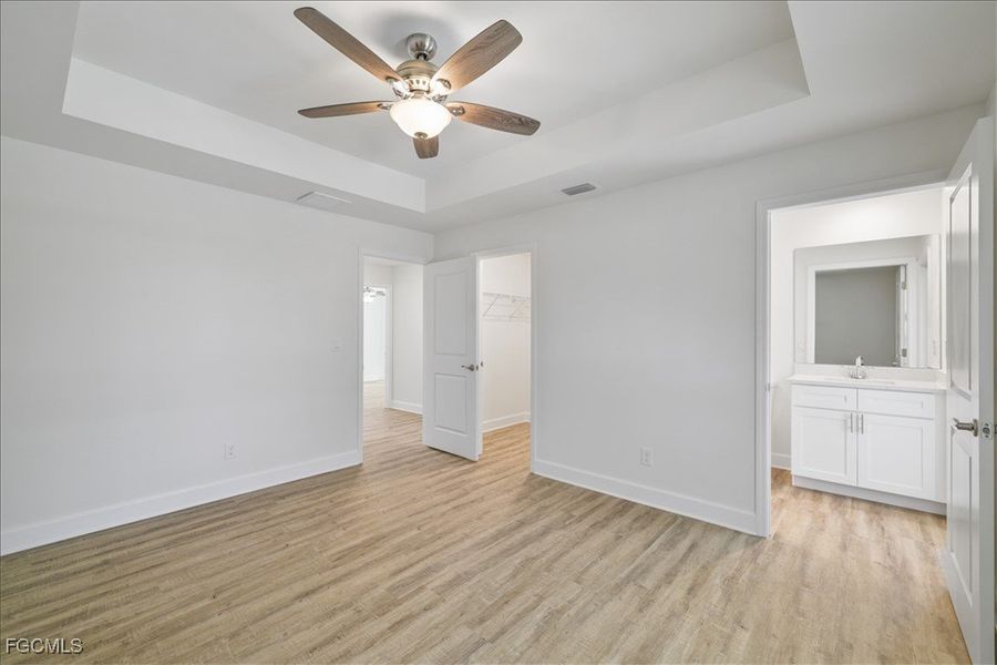 Spacious, unfurnished interior of a new home in Cape Coral, Cape Coral (Image 30).