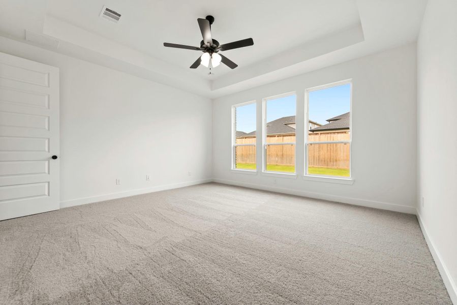 Spacious, unfurnished interior of a new home in Cross Creek West - 45', Fulshear (Image 12). Spacious, unfurnished interior of a new home in Cross Creek West - 45', Fulshear (Image 12).