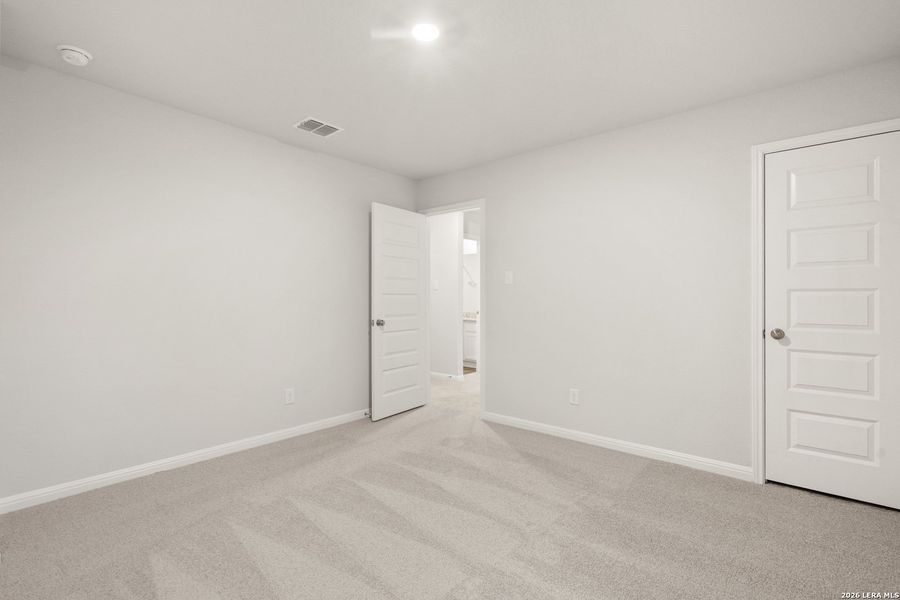 Spacious, unfurnished interior of a new home in Applewhite Meadows, San Antonio (Image 14).