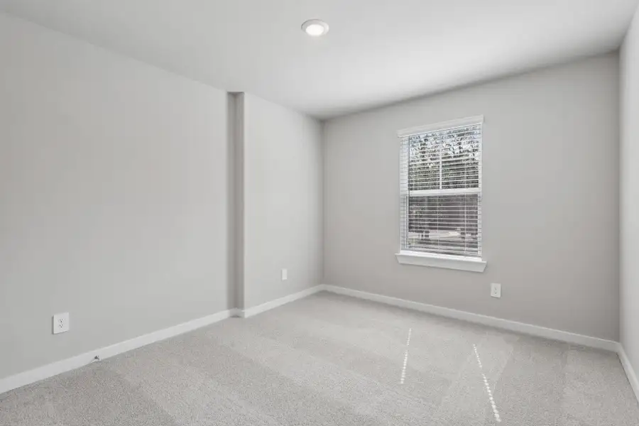 Spacious, unfurnished interior of a new home in Stewart's Ranch, Conroe (Image 10).