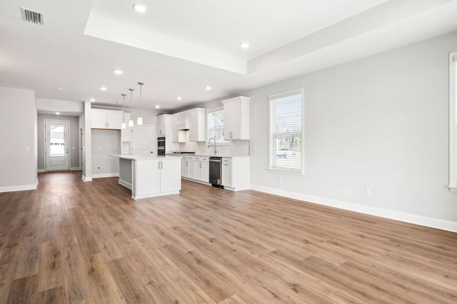 Spacious, unfurnished interior of a new home in Del Webb Savannah at Heartwood, Richmond Hill (Image 17).