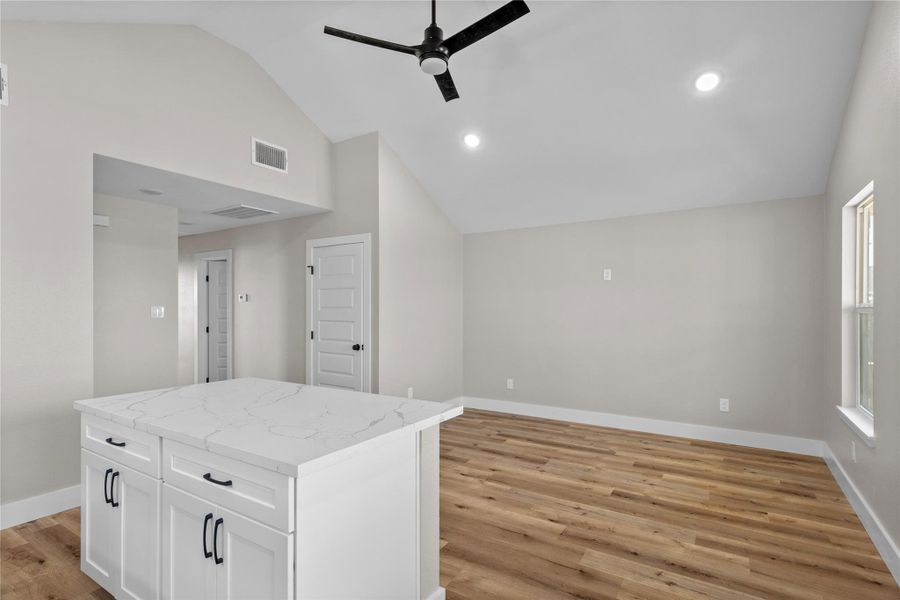 Spacious, unfurnished interior of a new home in , San Leon (Image 15).