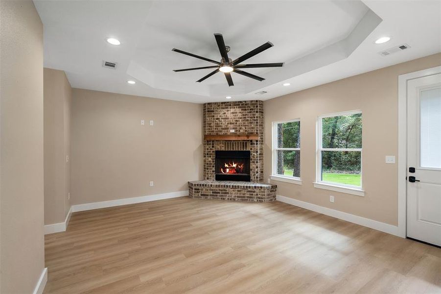 Spacious, unfurnished interior of a new home in , Gun Barrel City (Image 27).