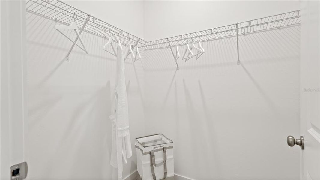 Spacious, unfurnished interior of a new home in , Clermont (Image 13).