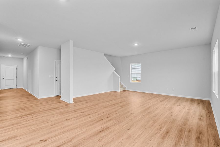 Spacious, unfurnished interior of a new home in Fieldstone, Lexington (Image 21).
