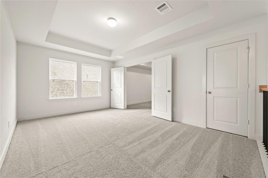 Representative image. Features, selections and colors may vary.