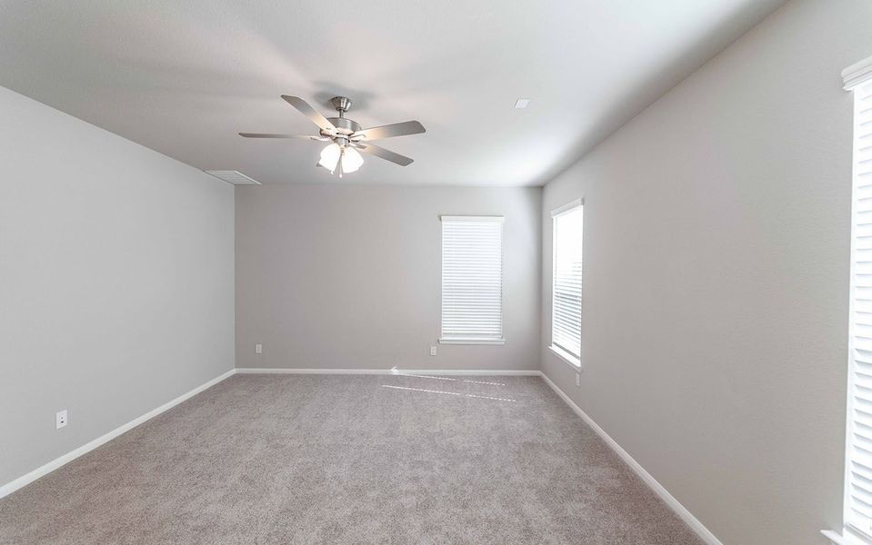 Spacious, unfurnished interior of a new home in Mulberry Farms, Santa Fe (Image 14).