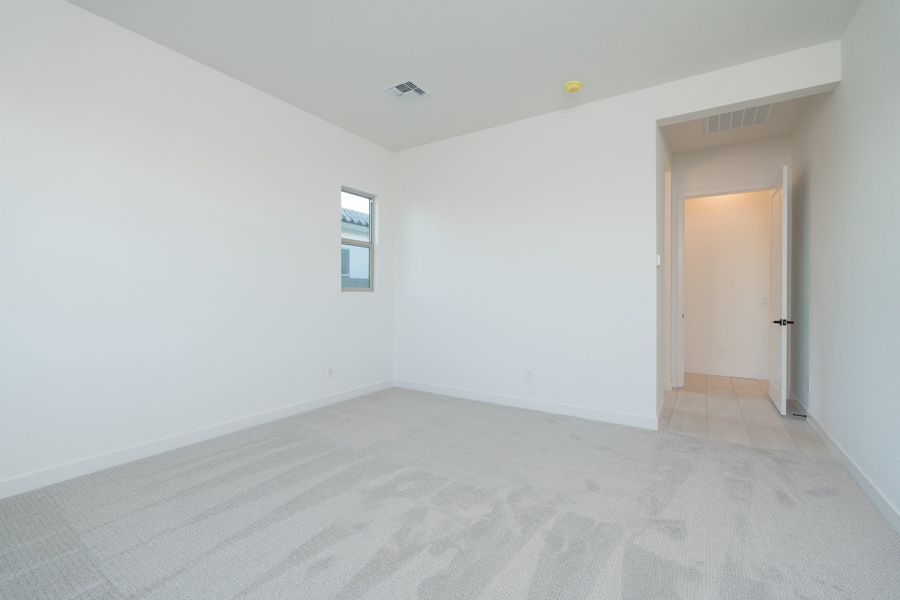Spacious, unfurnished interior of a new home in Soleo, San Tan Valley (Image 8).