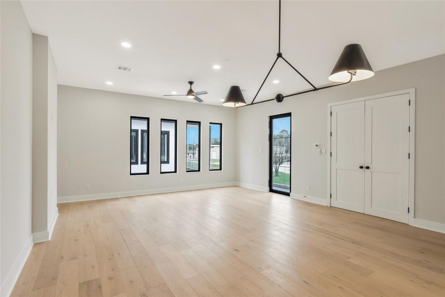 Spacious, unfurnished interior of a new home in , Houston (Image 21).