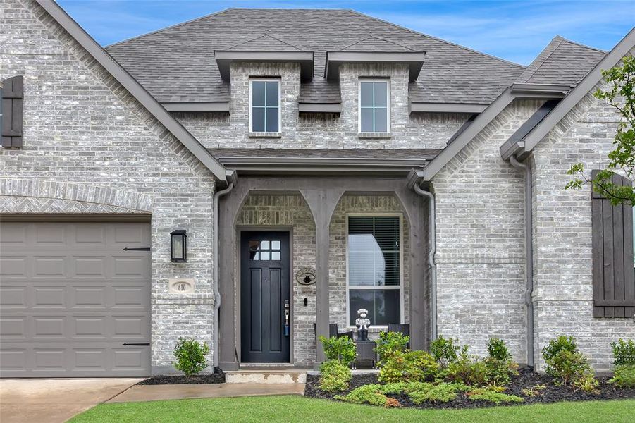 Exterior details and patio area of a home in , Van Alstyne (Image 26).