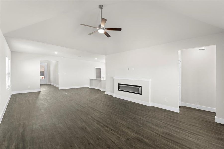 11. 701 Valley Pines - Family (3) 11. 701 Valley Pines - Family (3)