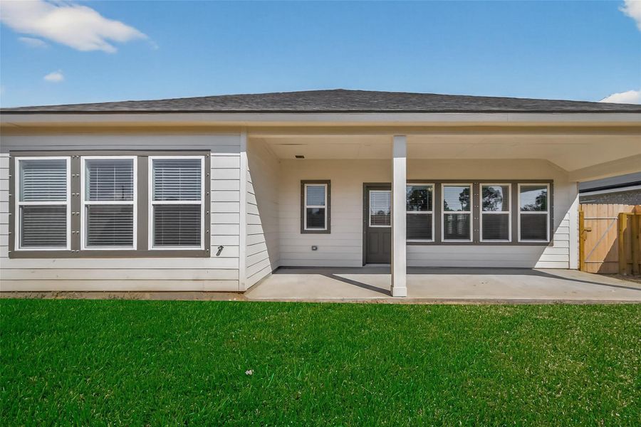 Exterior details of a home in Rollingbrook Estates, Baytown (Image 13). Exterior details of a home in Rollingbrook Estates, Baytown (Image 13).