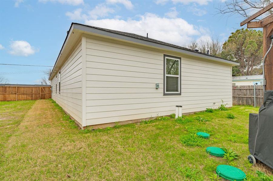 Exterior details and patio area of a home in , Granbury (Image 25).