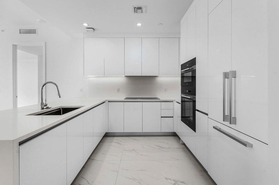 004-220LakeShoreDrive-1415-LakePark-FL-3