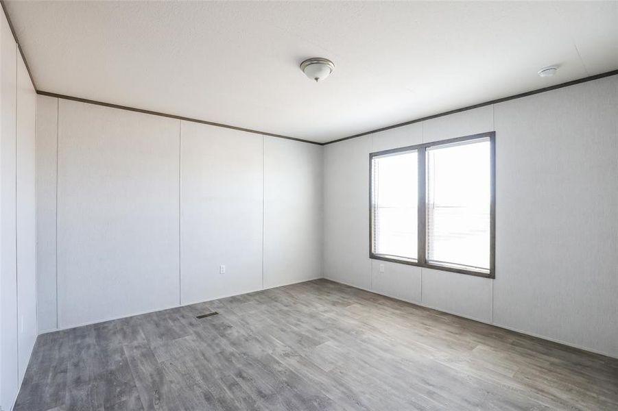 Spacious, unfurnished interior of a new home in , Merkel (Image 18).