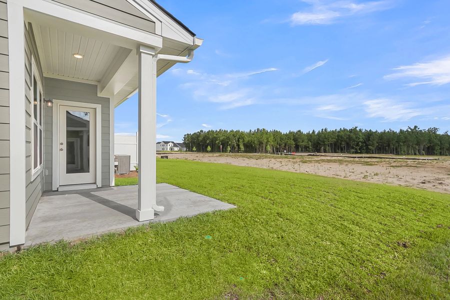 Exterior details and patio area of a home in Tea Farm, Ravenel (Image 4).