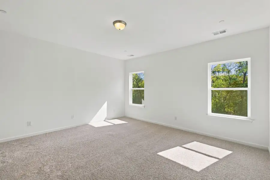 Spacious, unfurnished interior of a new home in Laurelwood Park, Gallatin (Image 21).