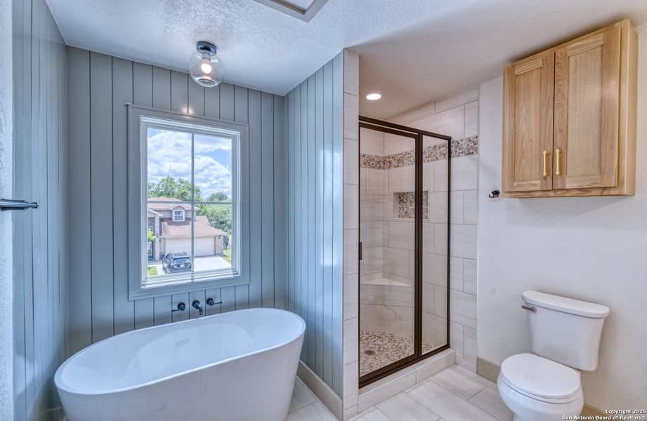 Furnished interior view inside a new home in , Uvalde (Image 5).