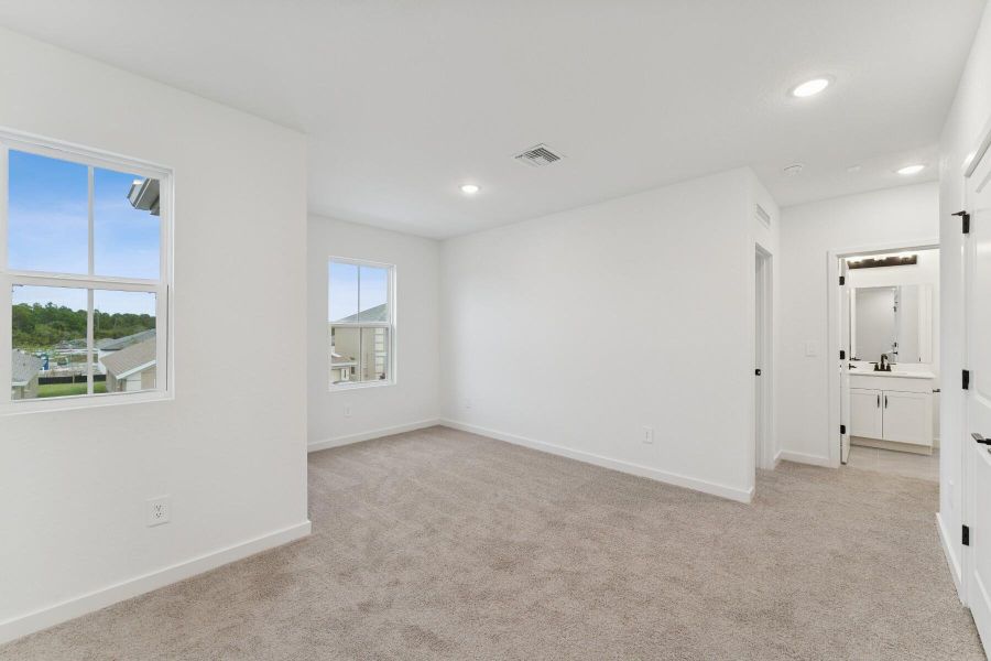 Spacious, unfurnished interior of a new home in , Fort Pierce (Image 32).