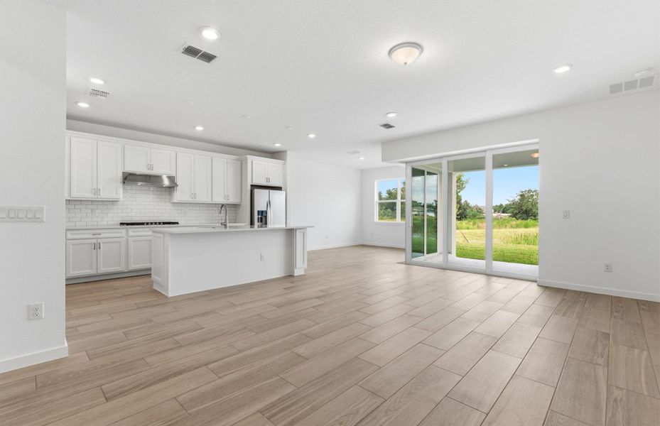 Spacious, unfurnished interior of a new home in Riverwood, Zephyrhills (Image 14).