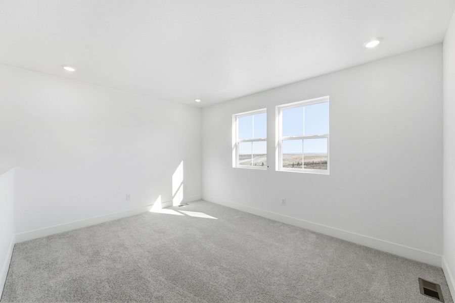 Spacious, unfurnished interior of a new home in Trailstone, Arvada (Image 14).