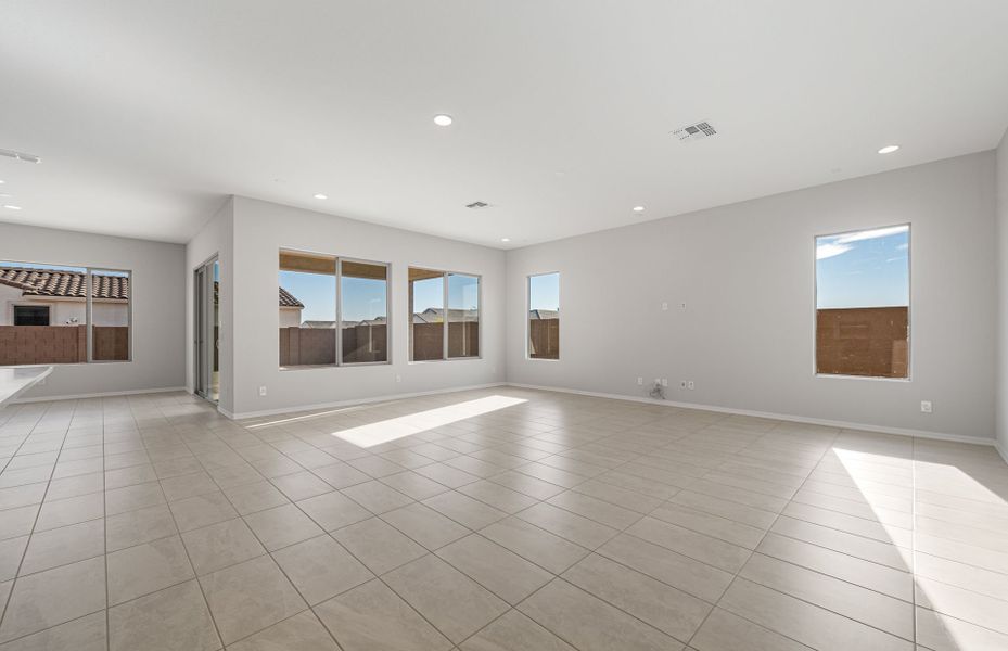 Spacious, unfurnished interior of a new home in Artisan at Asante, Surprise (Image 21).
