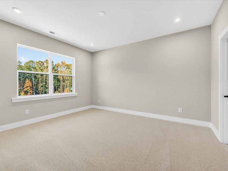 Spacious, unfurnished interior of a new home in Seven Oaks, Belmont (Image 18).